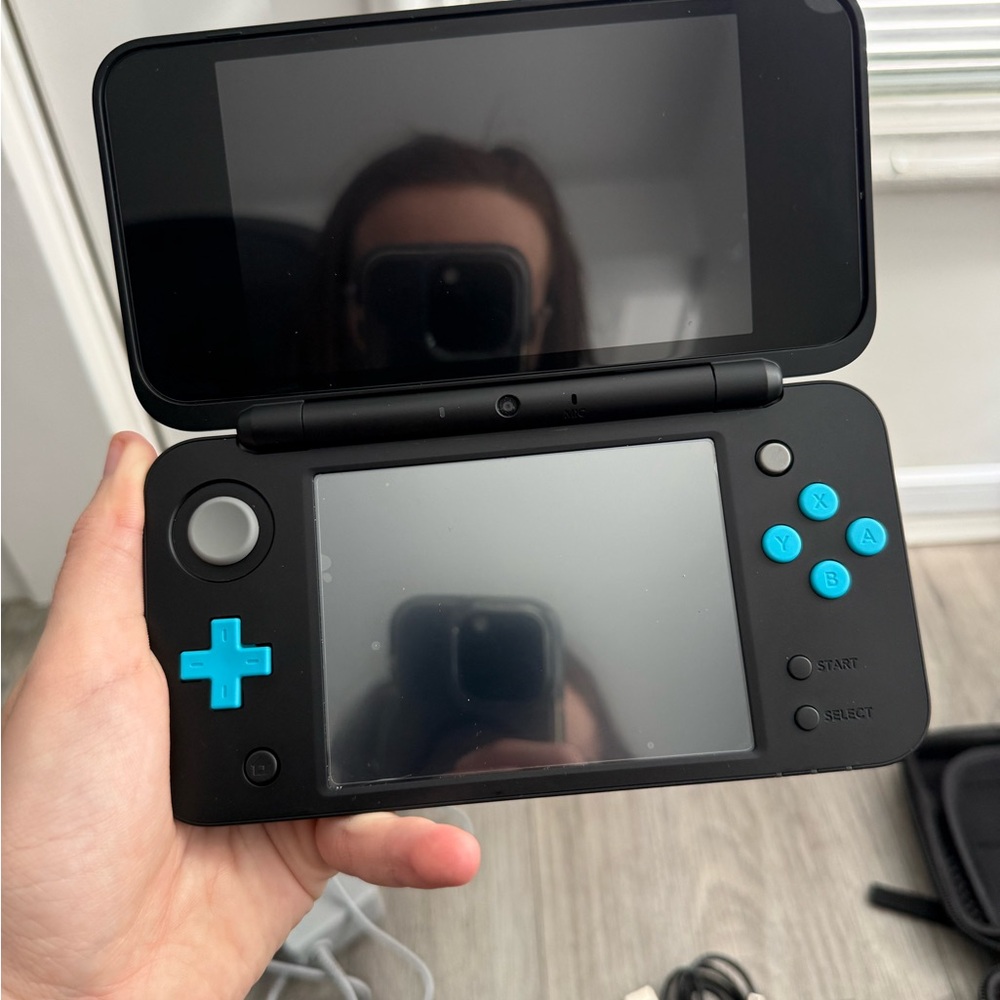“New” Nintendo 2DS XL Black/Turquoise Bundle 64gb Black Case 3 Chargers - Picture 16 of 16